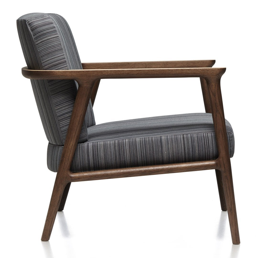 Poltrona Moderna di Lusso Imbottita con Ampio Bracciolo e Design Avvolgente per Soggiorno